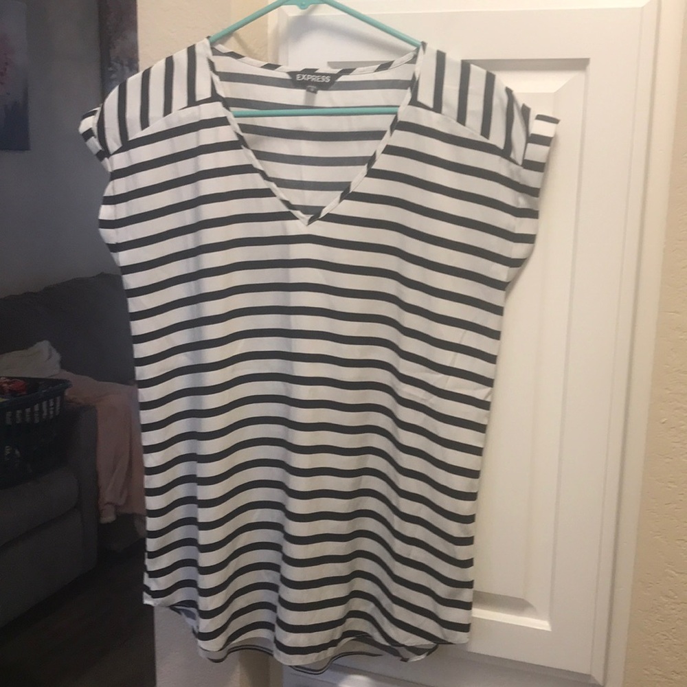 3 for $15 🦋🦋 Express short sleeve black and white stripe blouse